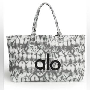 ALO Yoga Gray and White Tote Bag